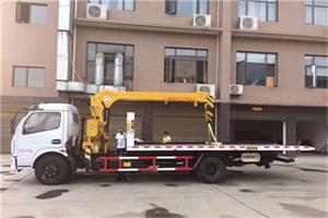 罗平附近汽车轮胎更换